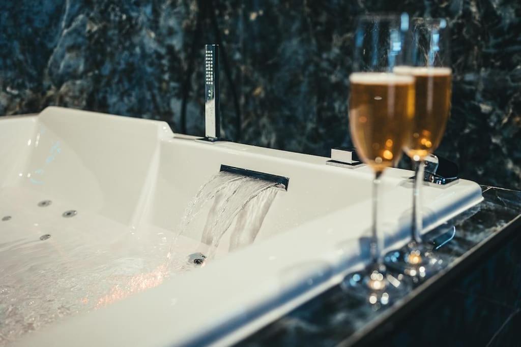 Le Duplex De L'Etoile Home Cinema Jacuzzi Et Sauna Privatif Longmesnil Buitenkant foto